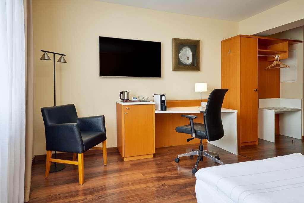 Western Macrander Hotel 4*